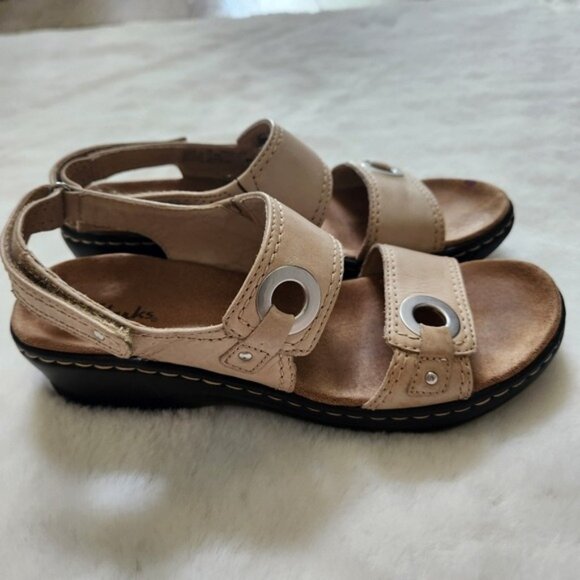 Clarks Bendables Hook and Loop Womens Cream Strappy Comfort Sandals - Picture 3 of 8